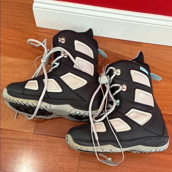 Burton Women's Fader Snowboard Boots - Black and Light Blue size 9 - Picture 4 of 10
